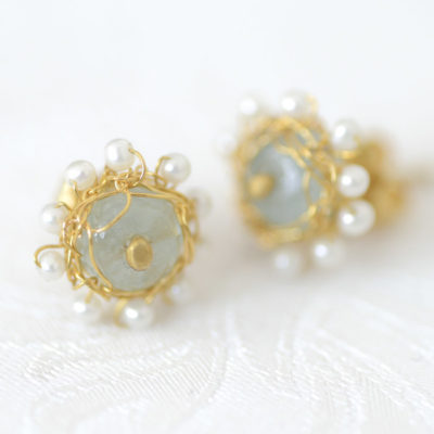 Kollektion "Häkelblümchen" - Ohrstecker aus feinvergoldetem Sterlingsilber mit Edelsteinen und Perlen